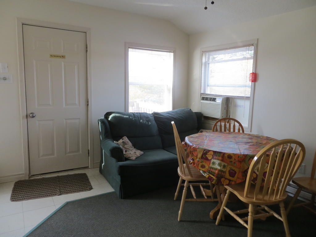 Honey Harbor Halls Cottages חדר תמונה